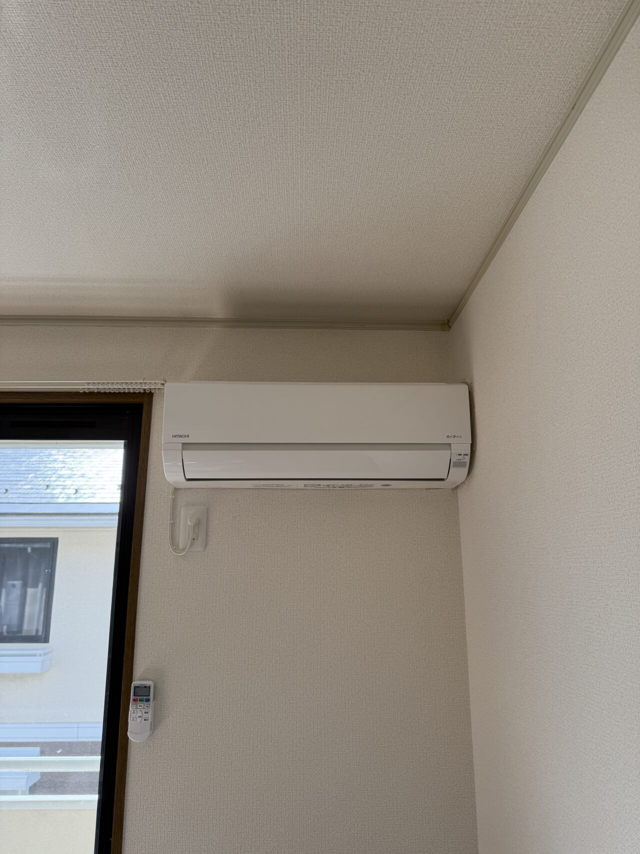 滋賀県彦根市 エアコン交換工事 室内機設置後施工事例